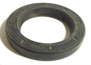 18972 - GM Chevy NV4500 with Bolt-On Yoke Rear Seal